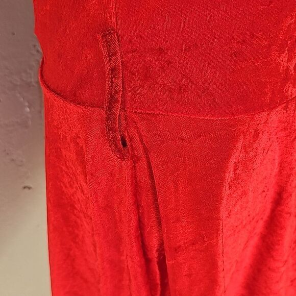 Mrs Claus costume has red zipper front dress with hood size small - Picture 5 of 13